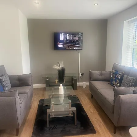 2 Beds Mint Drive With Secure Car Or Park W Wifi-netflix No Deposit Required Apartment