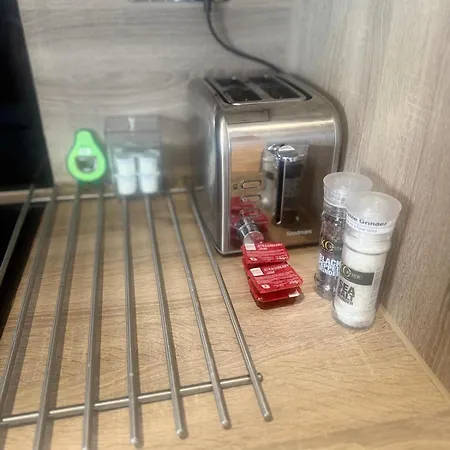 2 Beds Mint Drive With Secure Car Or Park W Wifi-netflix No Deposit Required Apartment