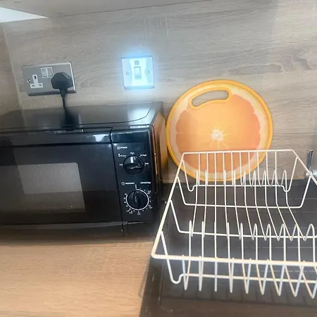 2 Beds Mint Drive With Secure Car Or Park W Wifi-netflix No Deposit Required Apartment Birmingham