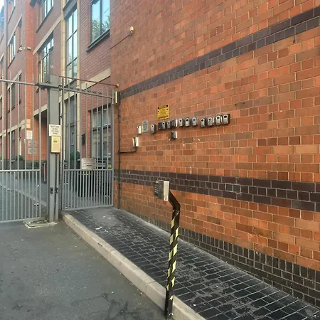 2 Beds Mint Drive With Secure Car Or Park W Wifi-netflix No Deposit Required Apartment *