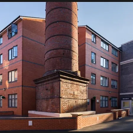 Apartment 2 Beds Mint Drive With Secure Car Or Park W Wifi-netflix No Deposit Required Birmingham