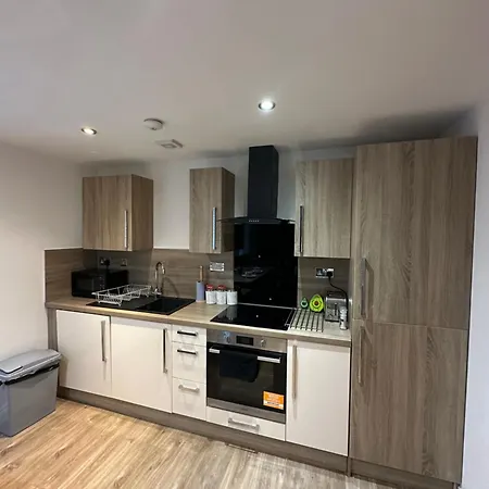 2 Beds Mint Drive With Secure Car Or Park W Wifi-netflix No Deposit Required Birmingham