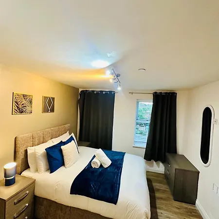 Apartment 2 Beds Mint Drive With Secure Car Or Park W Wifi-netflix No Deposit Required Birmingham