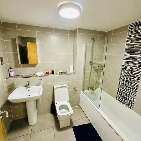 2 Beds Mint Drive With Secure Car Or Park W Wifi-netflix No Deposit Required *