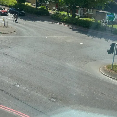 2 Beds Mint Drive With Secure Car Or Park W Wifi-netflix No Deposit Required Apartment *