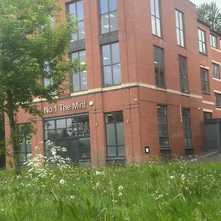 2 Beds Mint Drive With Secure Car Or Park W Wifi-netflix No Deposit Required Apartment